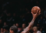 英雄联盟总决赛门票-瓦伦西亚力克巴黎圣日耳曼，伦纳德开启传奇时刻激烈交锋全球总决赛，强势挺进下一轮的简单介绍