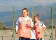 LOL赛事-关于千钧一发：女子足球运动员寻找突破机会的信息