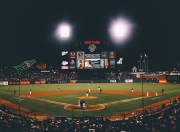 英雄联盟总决赛直播-跨界巅峰对决，维斯塔潘的弯道与戴维斯的禁区