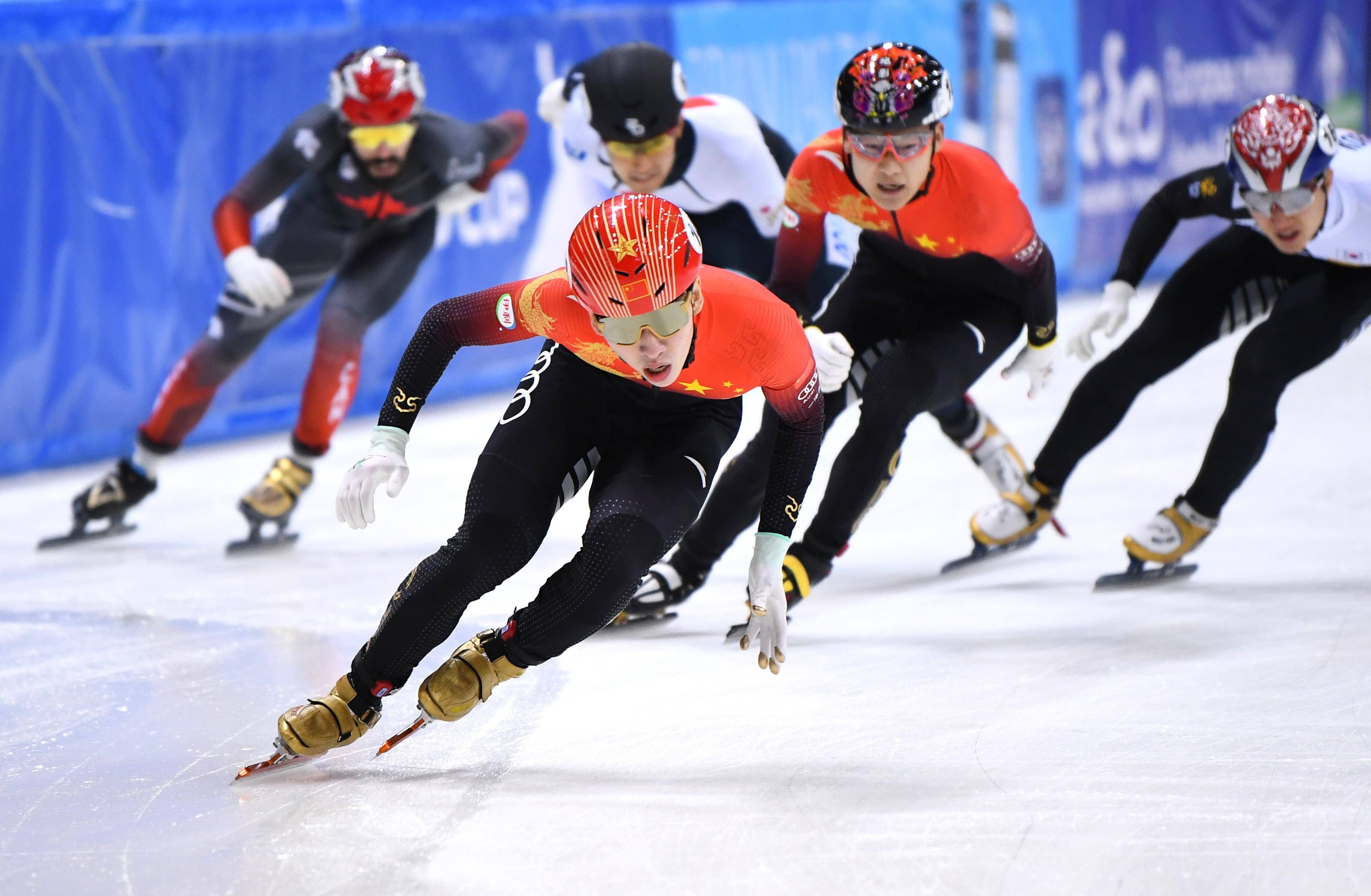 挪威选手在滑行比赛中斩获桂冠