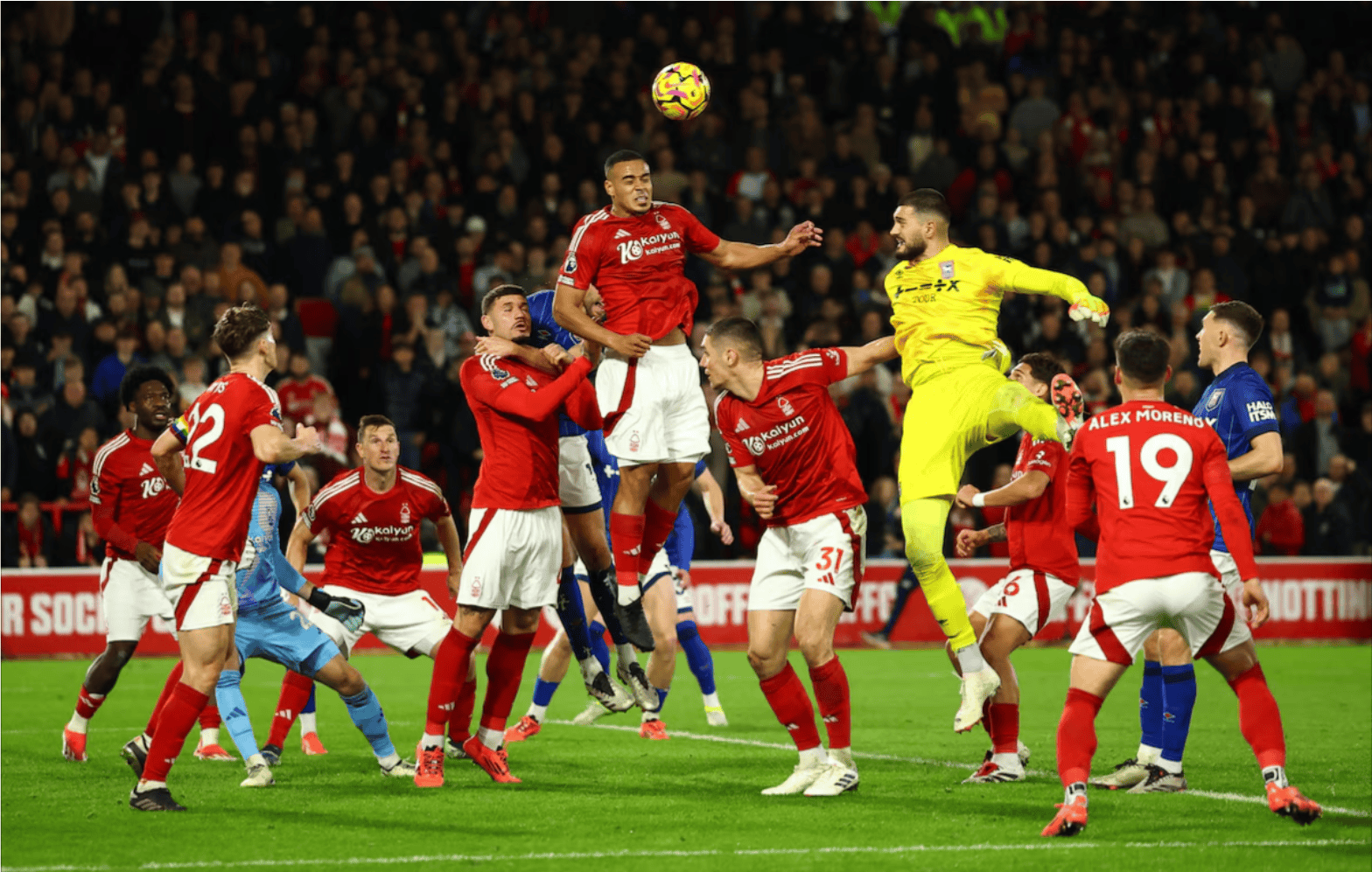 欧洲足球赛事中，一场集火花与激情于一身的对决的简单介绍