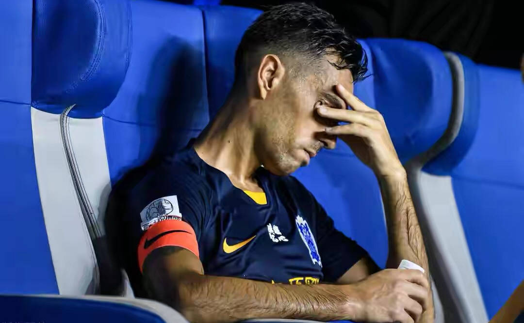 关于富力主场遭惨败,球员表现不佳的信息 关于富力主场遭惨败,球员表现不佳的信息