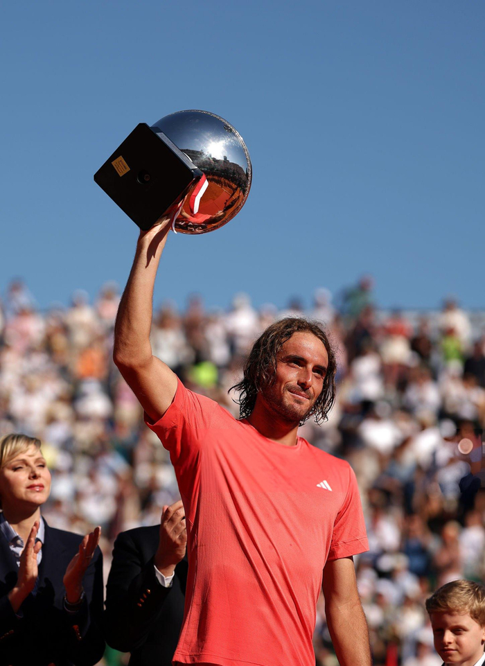 戴维斯杯轻取美网,西西帕斯关键制胜 戴维斯杯轻取美网,西西帕斯关键制胜