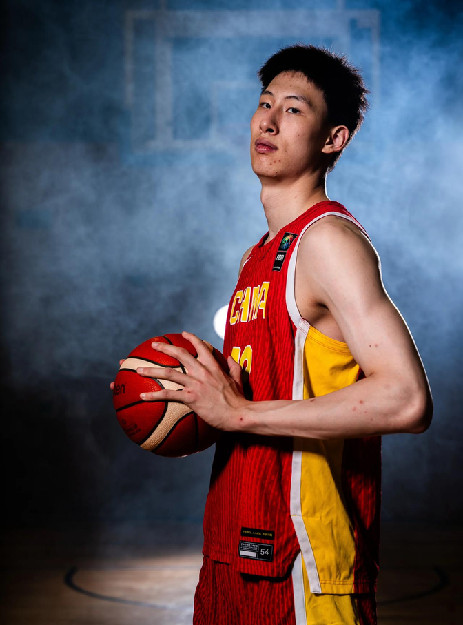 杰出球员的实力较量引人入胜 杰出球员的实力较量引人入胜