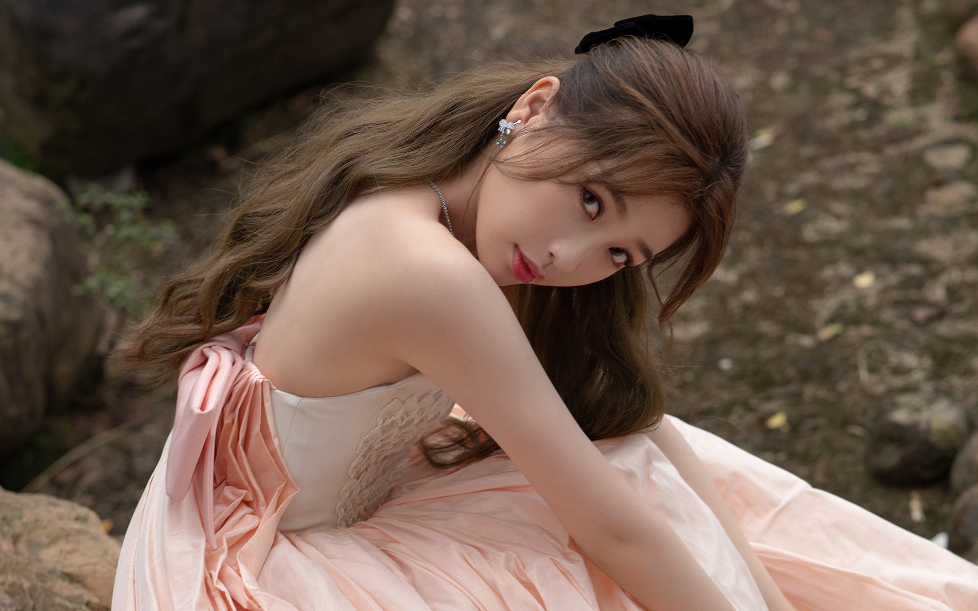 双星耀绿茵,格列兹曼导演绝地逆转,波兰铁骑碾过丹麦童话