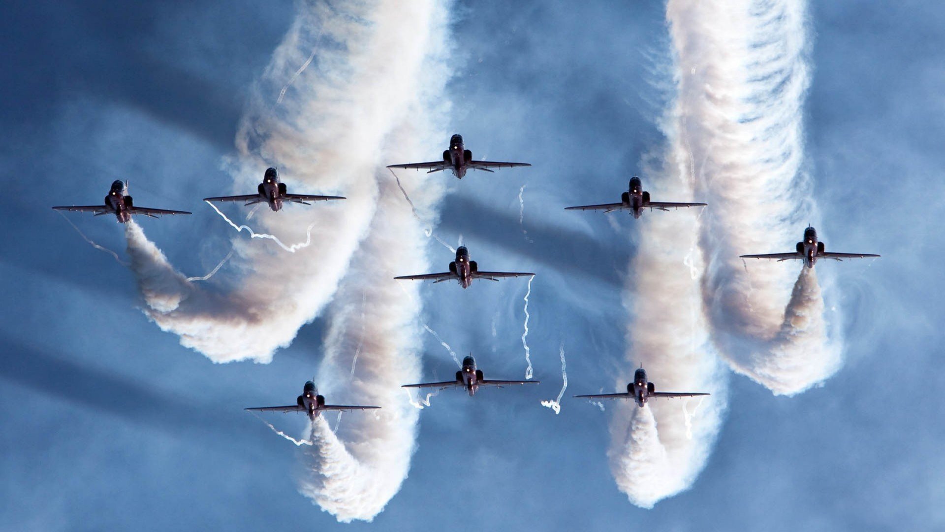 赛道与绿茵场的绝对统治,当比利时碾过切尔西,蒂亚戈在F1加冕时刻接管比赛