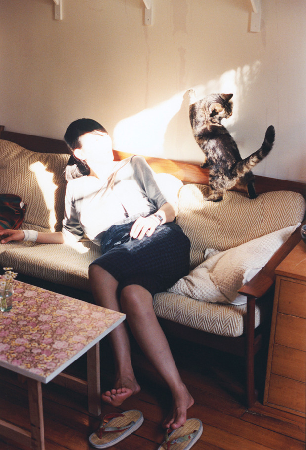 伫立球门前的孤岛,库尔图瓦神扑如林,却目送尼斯绝杀勒沃库森