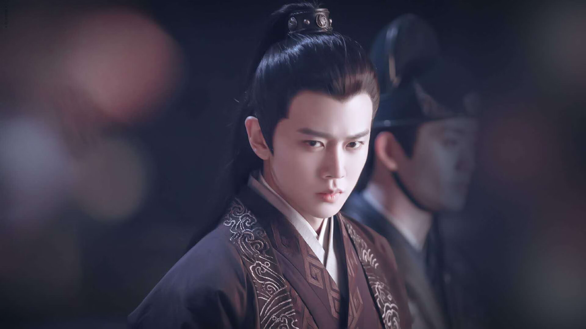 当上海队对阵开拓者,字母哥在虚拟赛场的大舞台本能