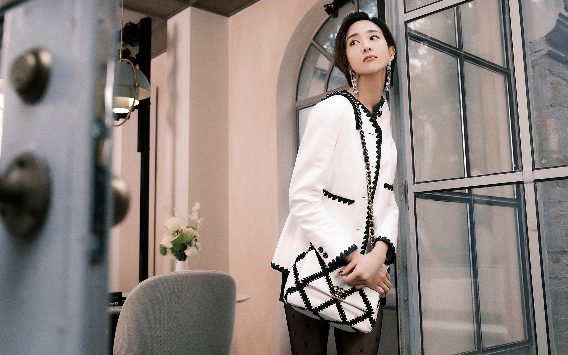 暗夜绿光与七小时时差，一场宿命对决如何定义足球的两种生死战